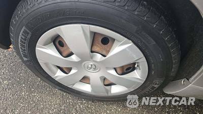2009 Toyota Camry LE - zdjęcie 27 z 34 - miniatura