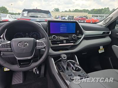 2026 Toyota Highlander XLE - zdjęcie 17 z 28 - miniatura
