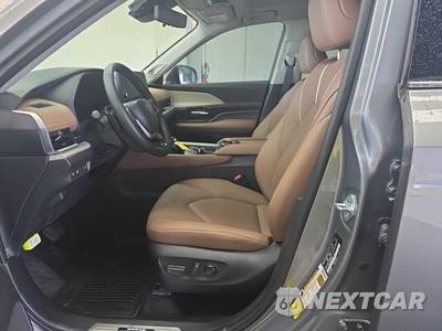 2025 Toyota Grand Highlander Platinum - zdjęcie 7 z 16 - miniatura