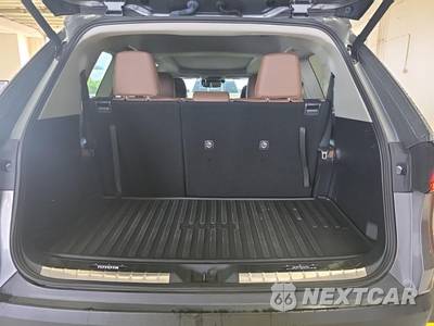 2025 Toyota Grand Highlander Platinum - zdjęcie 13 z 16 - miniatura