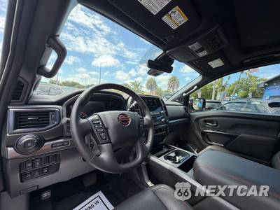 2024 Nissan TITAN PRO-4X Crew Cab Short Bed - zdjęcie 17 z 51 - miniatura