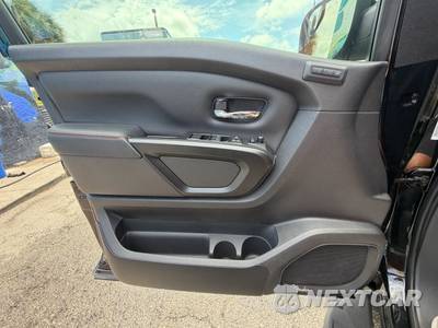 2024 Nissan TITAN PRO-4X Crew Cab Short Bed - zdjęcie 38 z 51 - miniatura