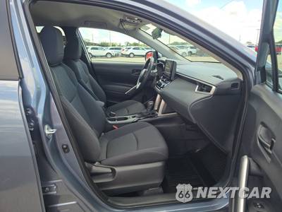 2024 Toyota Corolla Cross LE - zdjęcie 8 z 24 - miniatura
