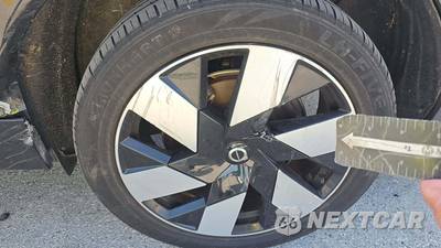 2025 Volvo XC60 Plug-In Hybrid T8 Plus - zdjęcie 25 z 33 - miniatura