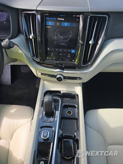 2025 Volvo XC60 Plug-In Hybrid T8 Plus - zdjęcie 11 z 33 - miniatura