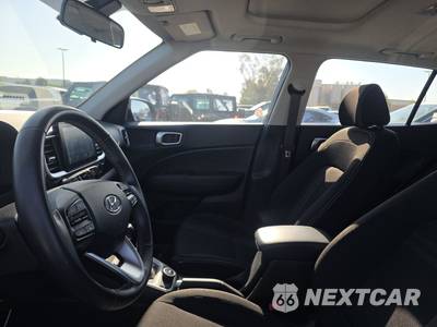 2025 Hyundai Venue SEL - zdjęcie 7 z 23 - miniatura