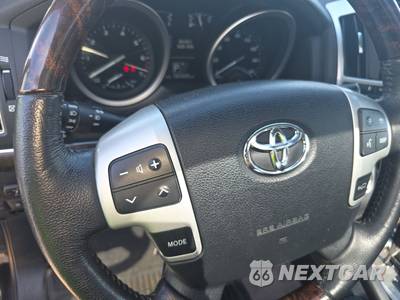 2014 Toyota Land Cruiser - zdjęcie 10 z 28 - miniatura