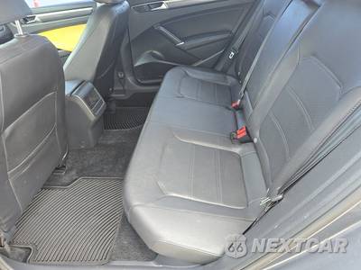 2017 Volkswagen Passat 1.8T R-Line w/Comfort Pkg - zdjęcie 13 z 36 - miniatura