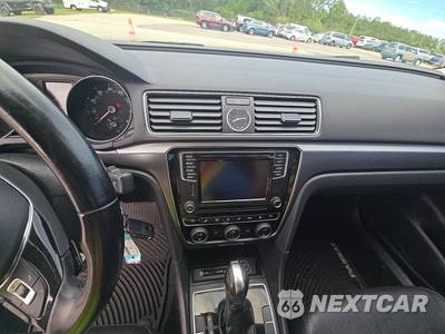 2017 Volkswagen Passat 1.8T R-Line w/Comfort Pkg - zdjęcie 11 z 36 - miniatura