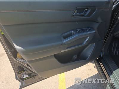 2025 Nissan Pathfinder Rock Creek - zdjęcie 9 z 23 - miniatura
