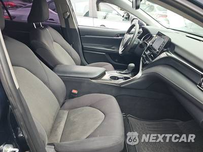 2021 Toyota Camry LE - zdjęcie 8 z 33 - miniatura