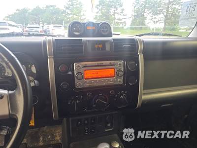 2014 Toyota FJ Cruiser w/Rear Doors - zdjęcie 11 z 24 - miniatura
