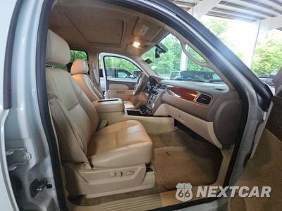 2011 Chevrolet Suburban 1500 LT 1LT - zdjęcie 8 z 32 - miniatura