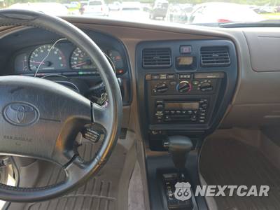 2002 Toyota 4Runner SR5 - zdjęcie 11 z 18 - miniatura