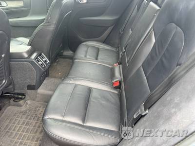 2023 Volvo XC40 B5 Core - zdjęcie 5 z 10 - miniatura