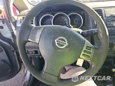 2012 Nissan Versa 1.8 S Hatchback - zdjęcie 10 z 36 - miniatura