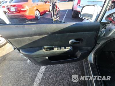 2012 Nissan Versa 1.8 S Hatchback - zdjęcie 9 z 36 - miniatura