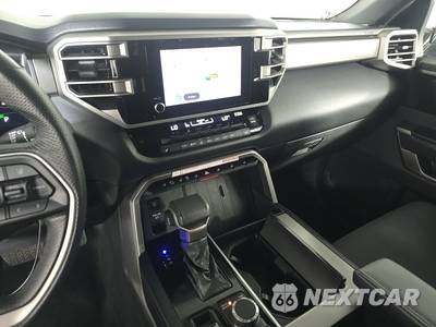 2025 Toyota Sequoia SR5 - zdjęcie 11 z 25 - miniatura