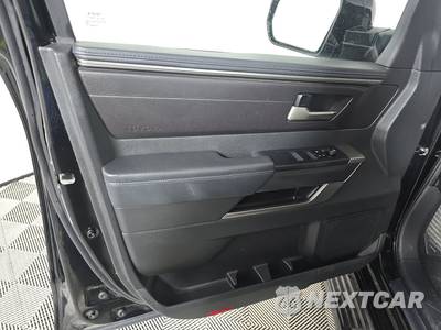 2025 Toyota Sequoia SR5 - zdjęcie 9 z 25 - miniatura
