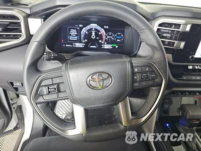 2025 Toyota Sequoia SR5 - zdjęcie 10 z 22 - miniatura
