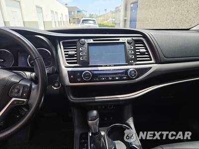 2018 Toyota Highlander XLE - zdjęcie 11 z 27 - miniatura