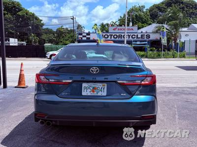 2025 Toyota Camry SE - zdjęcie 5 z 14 - miniatura