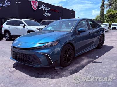 2025 Toyota Camry SE - zdjęcie 3 z 14 - miniatura