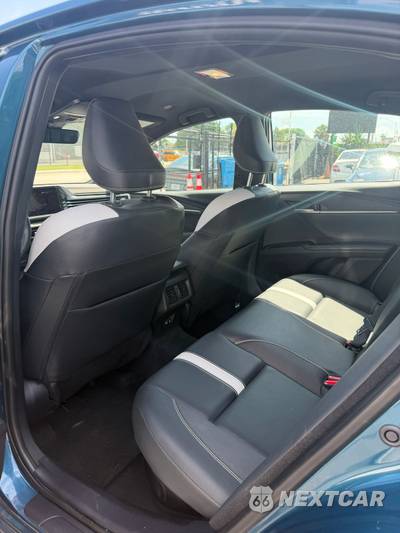 2025 Toyota Camry SE - zdjęcie 8 z 14 - miniatura