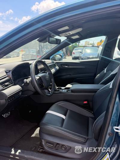 2025 Toyota Camry SE - zdjęcie 10 z 14 - miniatura