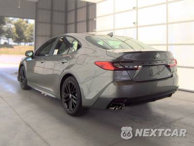 2026 Toyota Camry SE - zdjęcie 8 z 24 - miniatura