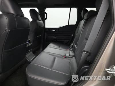 2025 Toyota Land Cruiser - zdjęcie 13 z 18 - miniatura