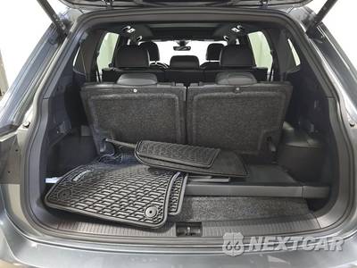 2022 Volkswagen Tiguan SE R-Line Black - zdjęcie 17 z 24 - miniatura