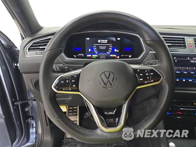2022 Volkswagen Tiguan SE R-Line Black - zdjęcie 10 z 24 - miniatura