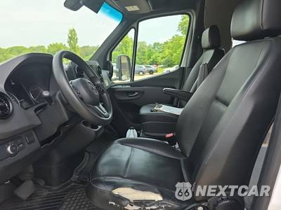 2022 Mercedes-Benz Sprinter 4500 Cab Chassis DRW - zdjęcie 13 z 21 - miniatura