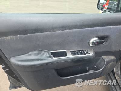 2009 Nissan Versa 1.8 S Hatchback - zdjęcie 9 z 36 - miniatura