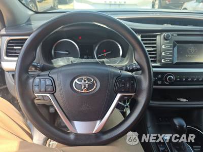 2016 Toyota Highlander LE - zdjęcie 10 z 30 - miniatura