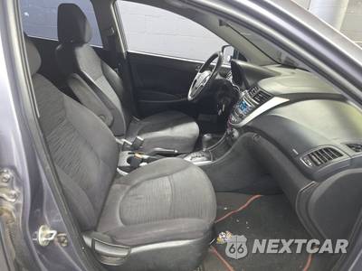 2017 Hyundai Accent SE Hatchback - zdjęcie 8 z 56 - miniatura