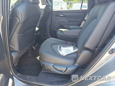 2026 Toyota Highlander XSE - zdjęcie 13 z 24 - miniatura