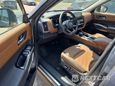 2025 Nissan Pathfinder Platinum - zdjęcie 11 z 25 - miniatura