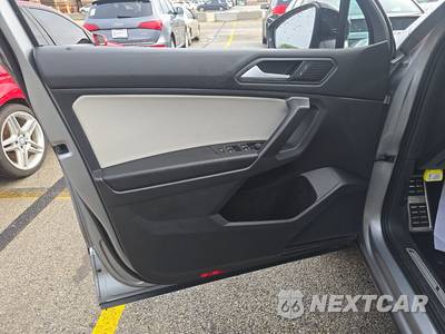 2021 Volkswagen Tiguan SE R-Line Black - zdjęcie 9 z 33 - miniatura