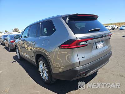 2025 Toyota Grand Highlander Platinum - zdjęcie 6 z 19 - miniatura