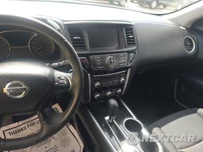 2018 Nissan Pathfinder SV - zdjęcie 11 z 23 - miniatura