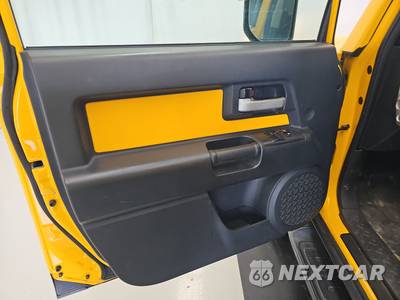 2010 Toyota FJ Cruiser w/Rear Doors - zdjęcie 9 z 26 - miniatura