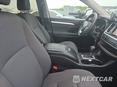 2017 Toyota Highlander LE - zdjęcie 8 z 19 - miniatura