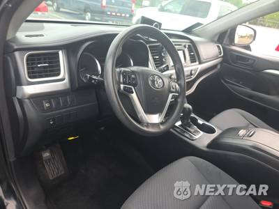 2017 Toyota Highlander LE - zdjęcie 11 z 19 - miniatura