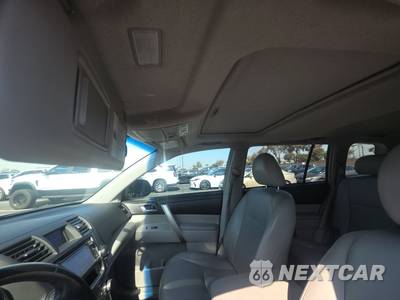 2013 Toyota Highlander SE - zdjęcie 18 z 38 - miniatura
