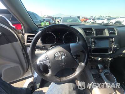 2013 Toyota Highlander SE - zdjęcie 10 z 38 - miniatura