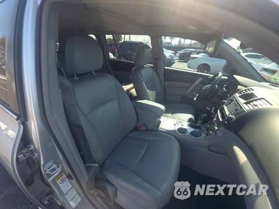 2013 Toyota Highlander SE - zdjęcie 8 z 38 - miniatura