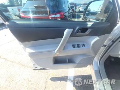 2013 Toyota Highlander SE - zdjęcie 9 z 38 - miniatura