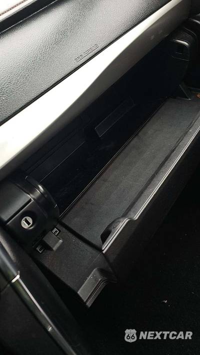 2017 Toyota Camry SE - zdjęcie 24 z 33 - miniatura